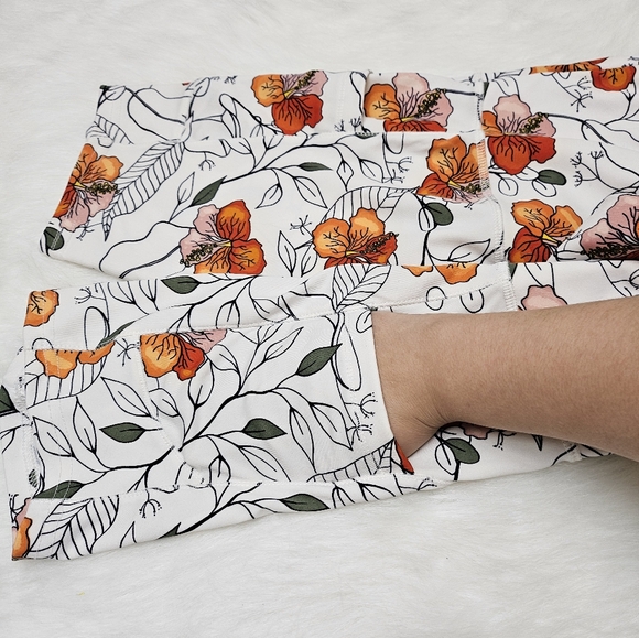 Butt Sculpting Leaf Yoga Shorts lot of 2. Size M/L - Picture 9 of 14